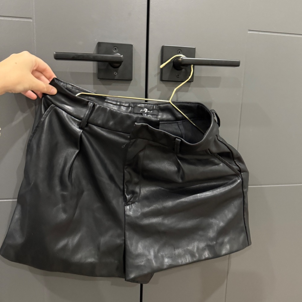 Matching leather set - Picture 3 of 3